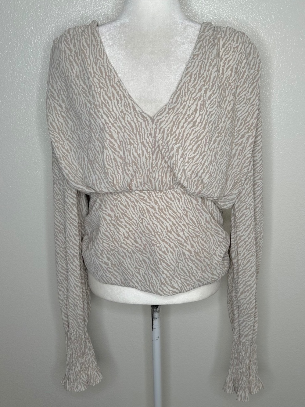 Talent Womens Beige Animal Print V-Neck Top Balloon Sleeve Plus Size 2XL EUC